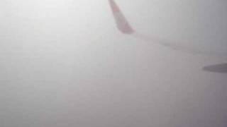 preview picture of video '737-800 MERGULHANDO ENTRE AS NUVENS'
