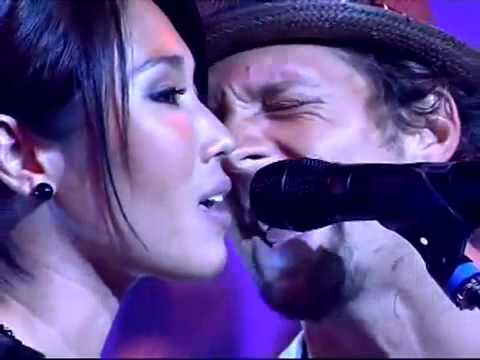 Jason Mraz e Danielle Suzuki cantam juntos no Faustão!!