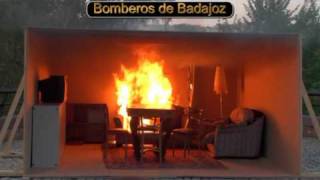 preview picture of video 'Incendio salon Badajoz.mpg'