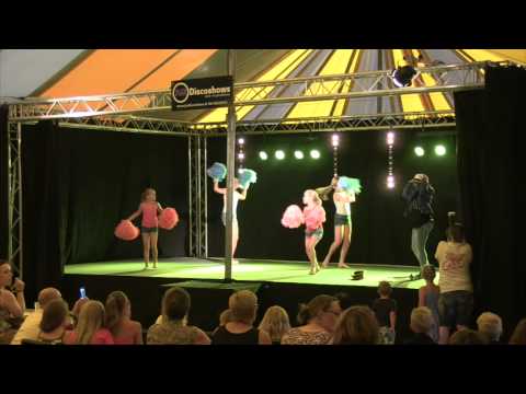 Mini-Playbackshow 2015, Sanne, Myrthe, Jette, Lize en Yasmine (Omi - Cheerleader)