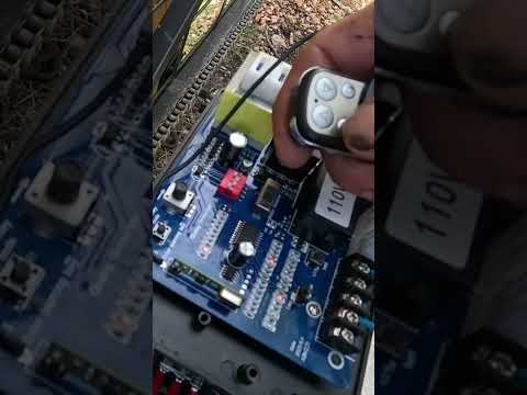 DIY Sliding gate opener remote programing #shorts #gate #electronic