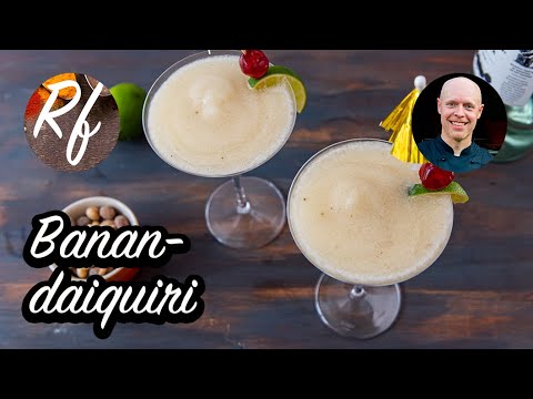 Fryst banandaiquiri eller Frozen Banana Daiquiri Frusen - en läskande och festlig cocktail med mixad banan, is, rom, lime och sockerlag.>