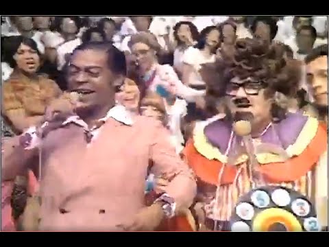 Pedrinho Rodrigues canta no Chacrinha (1974)