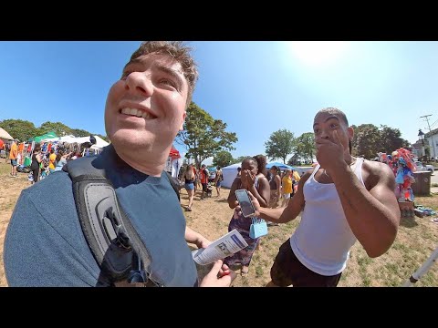 Isleñas africanas me dan cosas gratis cuando hablo su raro idioma