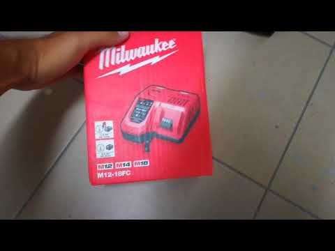 Быстрое зарядное устройство MILWAUKEE M12-18 FC TURBO 4932451079 Быстрое зарядное устройство MILWAUKEE M12-18 FC TURBO 4932451079