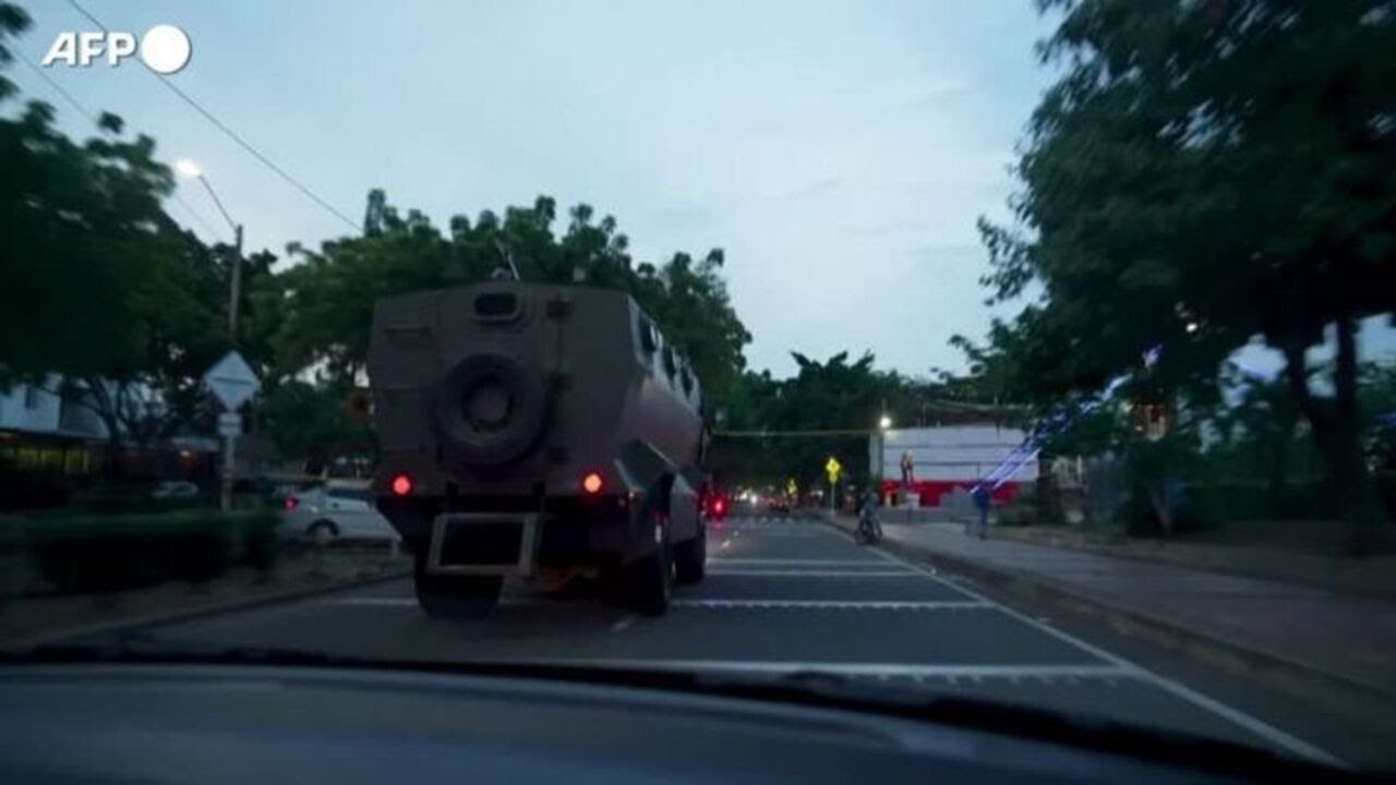 Soldati colombiani pattugliano il confine con il Venezuela