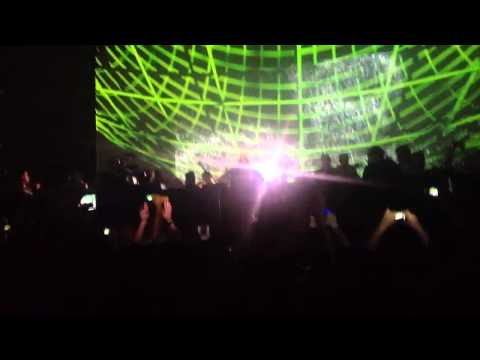 Carl Cox @Time Warp Mannheim 2013 plays dustin zahn - stranger to stability (5)