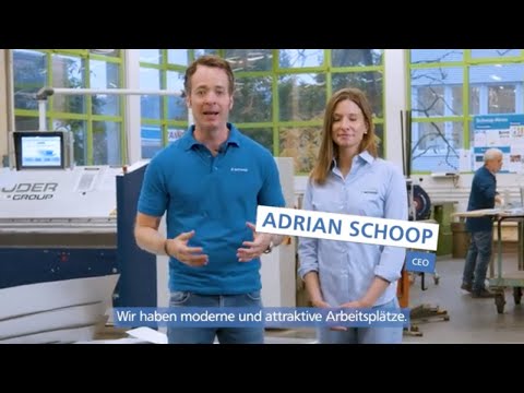 Zufriedene Mitarbeiter*Innen bei Schoop + Co. AG. Unser CEO Adrian erzählt dir mehr.