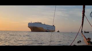 Sailing to the Big Smoke, a dinghy cruise to the port of Melbourne.