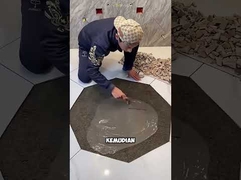 Pria Ini Menyulap Ubin Pecah Jadi Karya Seni ✨