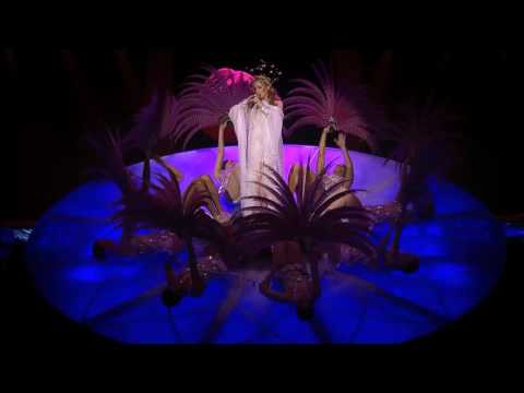 Videoclip de Slow (Live From Aphrodite/Les Folies) — Kylie Minogue