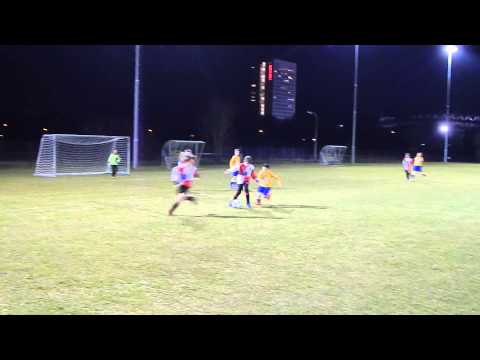 Die keeper van PVCV heeft een prima reactievermogen!