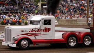 preview picture of video 'bowling green tractor pull'