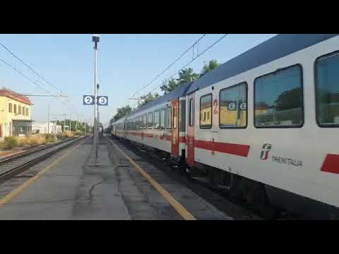 Intercity Battaglia-Roma Termini con pilota Z in testa in transito a Cancello Arnone