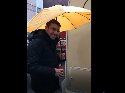 Tatort-Kommissar Axel Prahl bei Radio Essen: Wer klopft denn da am Wohnmobil?