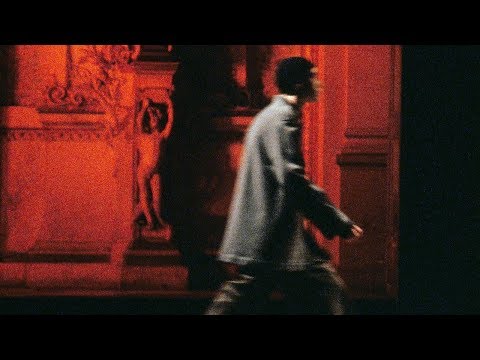 DRIES VAN NOTEN 019 Men’s Autumn/Winter 1997-98 Fashion Show