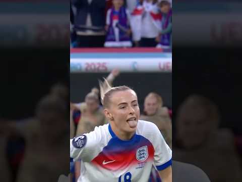 It had to be Chloe Kelly 🏴󠁧󠁢󠁥󠁮󠁧󠁿 #WEURO2025