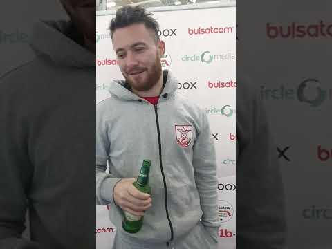 bulharská reportérka chcela český odpovědi | Nicholas Lang