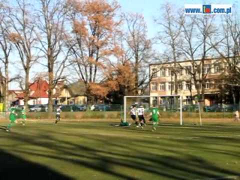 IV liga mazowiecka KS Ostrovia Ostrów Mazowiecka - Marcovia 2000 Marki 11-11-2011.wmv