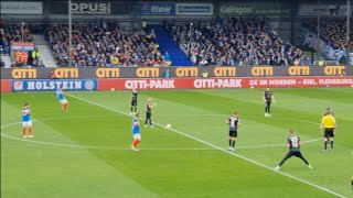 Anpfiff im Holstein Stadion in Kiel - HOLSTEIN KIEL vs HANSA ROSTOCK - mega Stimmung im Gästeblock