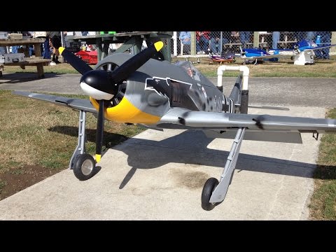 Top Flite Giant Scale Focke Wulf FW-190 WWII RC Plane at Warbirds Over Whatcom