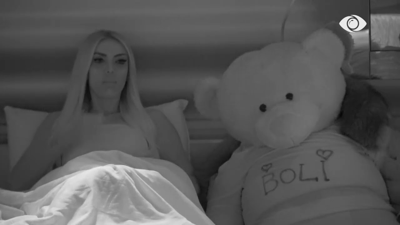 Miri debaton me Brikenën për çarçafët