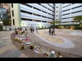 Singaporeans leaving flowers and cards for Mr Lee.