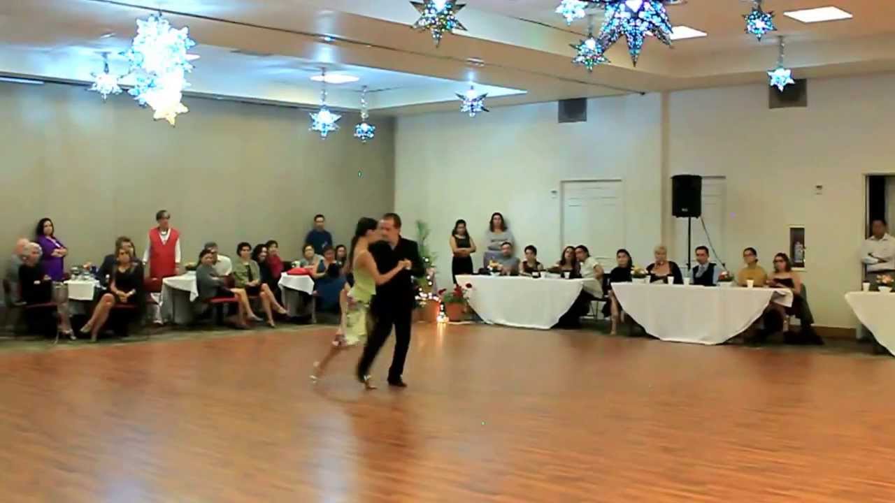 Marina Kenny and Guillermo Cerneaz interpretan Sangre de mi sangre