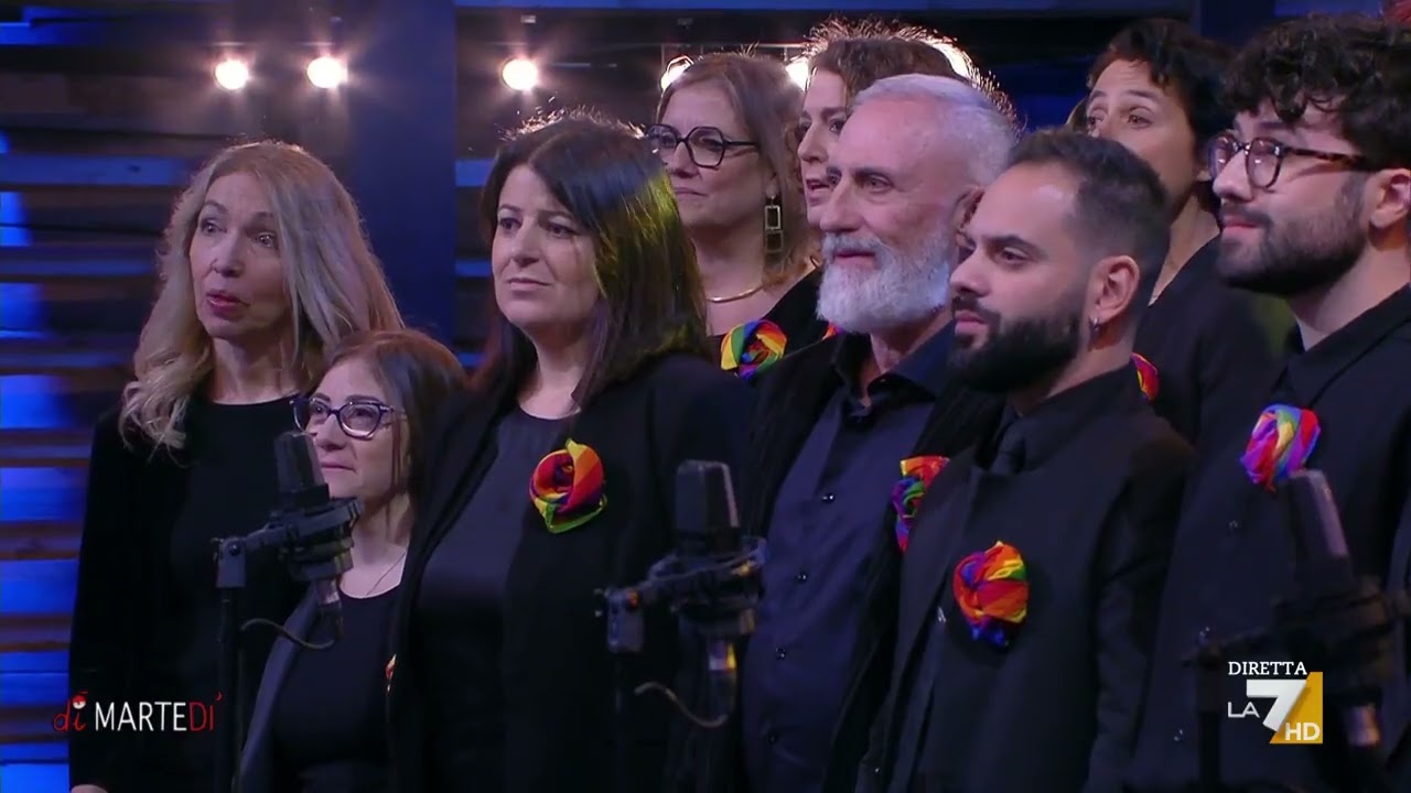 La sigla di "DiMartedì" interpretata dal Roma Rainbow Choir
