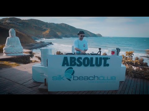 Energia contagiante de Tim Baresko no Silk Beach Club! #buzios