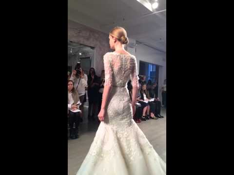 download lagu mp3 mp4 Monique Lhuillier Trumpet Gown, download lagu Monique Lhuillier Trumpet Gown gratis, unduh video klip Monique Lhuillier Trumpet Gown