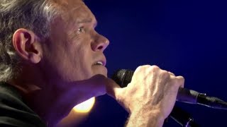 Randy Travis - Tonight I&#39;m Playin&#39; Possum (Live Performance Video)