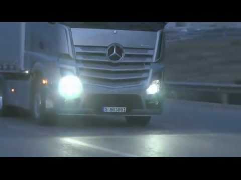Der neue MB Actros MP4 (17/23) : Scheinwerfer   -   Video ..........Oeni