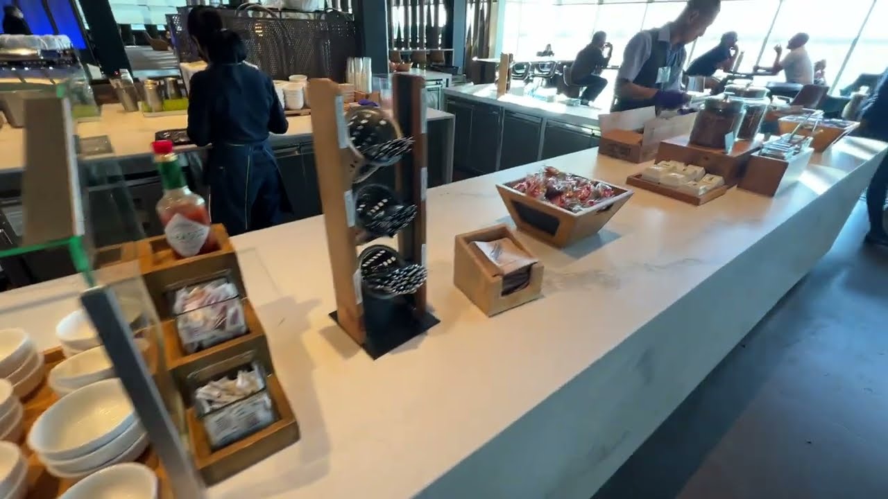 Alaska Airlines Alaska Lounge thumbnail