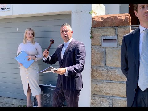 Sydney Auction - 7 Dudley St, Bondi - Charlie Beaumont / Clarence White Auctioneer - PPD real estate