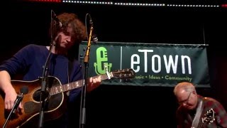 Sam Amidon - Your Lone Journey (eTown webisode #982)