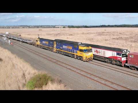 Pacific National 5MP2 Steel Train Crosses 7922V SCT Container Train (13/4/2023) - PoathTV Railways