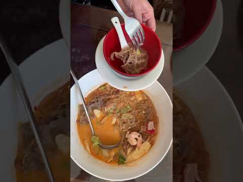 El restaurante chino que tem dos menus: Uno para colombianos, y outro para chinos🇨🇳 📍Cra