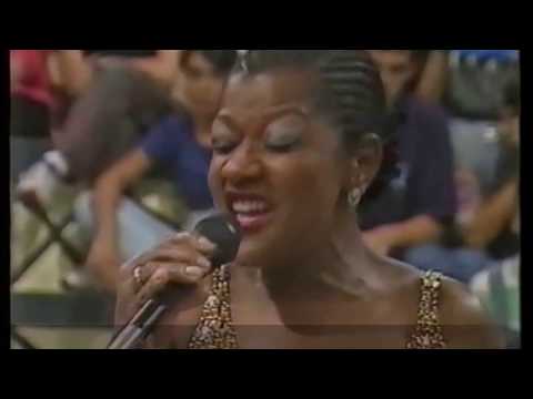Alaíde Costa - Insensatez (Tom e Vinícius) 1993 "ao vivo" - SBT