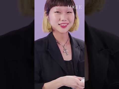 石鹸をワックス代わりに使う、眉毛の整え方」｜VOGUE JAPAN #Shorts #TripleTake #メイク (石鹸をワックス代わりに使う、眉毛の整え方。| VOGUE JAPAN #Shorts #TripleTake #メイク)