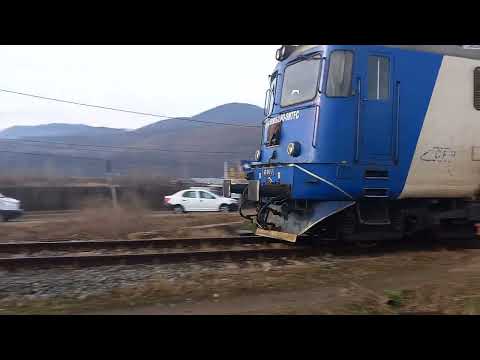 Trenul IR 1858 Piatra Neamț-Bucuresti Nord în zi de Dragobete la barieră! Nu uita de like👍👍👍👍👍👍