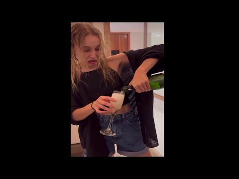 Rose Ayling-Ellis, Lauren Oakley and Janette Manrara 6/10/2022