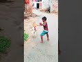 गांव के छोटे बच्चे और मुर्गे की जबरजस्