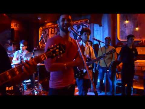 prateek kapoor livge performance slow motion angrezan