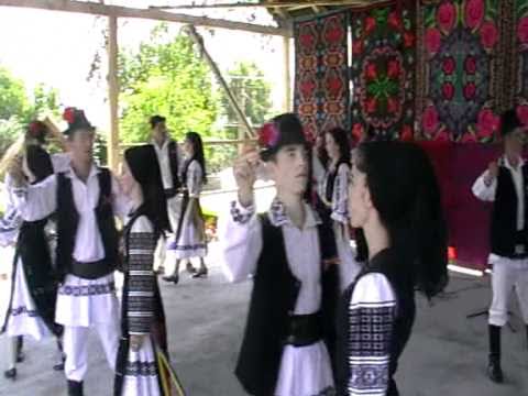 13 FESTIVALUL FOLCLORIC DE LA  URMENIS 11 IULIE 2010 - FORMATIA CUNUNA DE PE CAMPIE