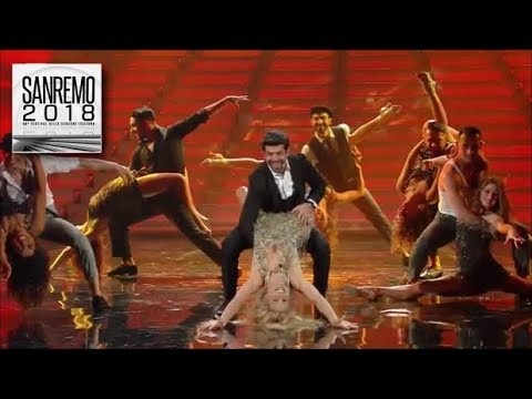Sanremo 2018 - Pierfrancesco Favino recita, canta e balla con Michelle un travolgente 'Despacito'