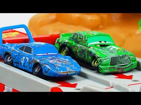 Crashed Cars Launcher Race Tournament! Disney Cars Toys