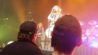 The Darkness (at Rams Head Live) Berating Balcony Viewers and "Southern Trains"