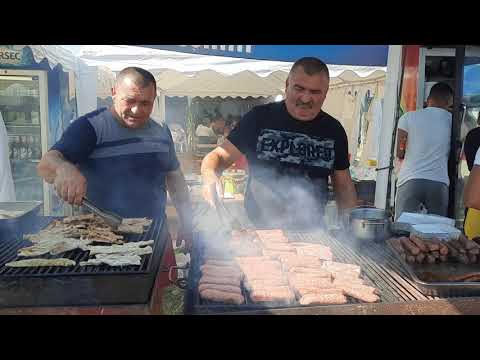 Grătarele sfârâind la Târg la Uda