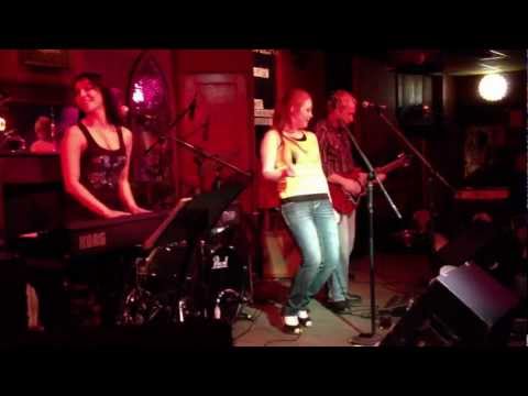 Queen - Crazy Little Thing Called Love (Cover)